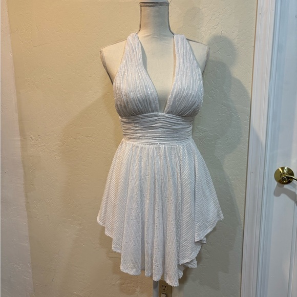 🎊🥂White Halter Dress size 2 NWOT Bridal Bachelorette - Picture 3 of 12